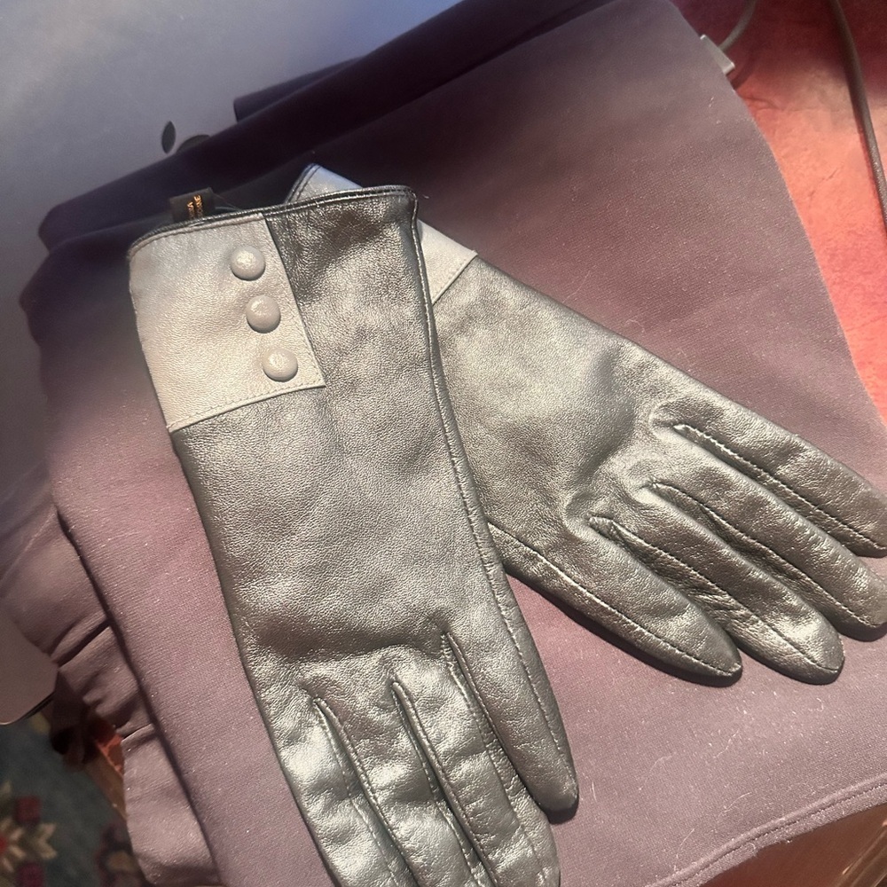 Title:
Black Leather Gloves with Grey Contrast Cuff & Button Detail - Picture 2 of 3